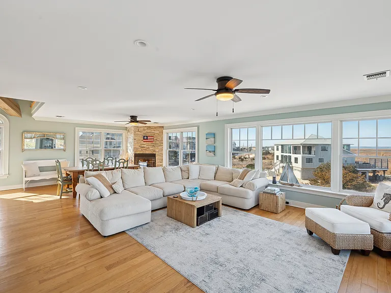 902 Dune Rd — Photo 13
