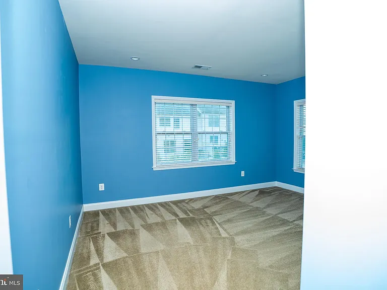 22535 Willington Sq — Photo 47