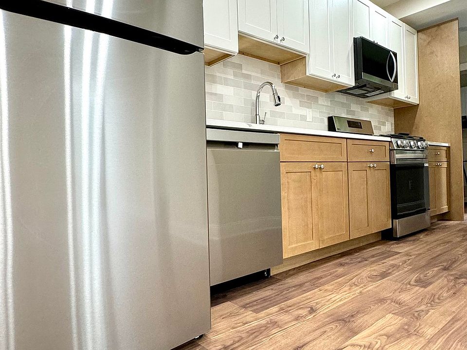 1st image of 118 Parkview Ave #2