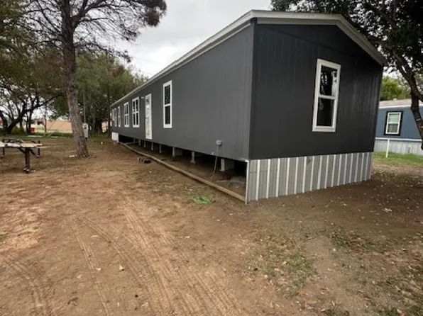 13 Green Meadows, Knippa, TX 78801