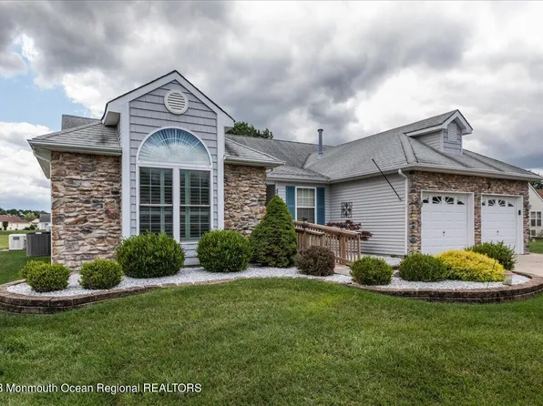 42 Abergele Court, Toms River, NJ 08757