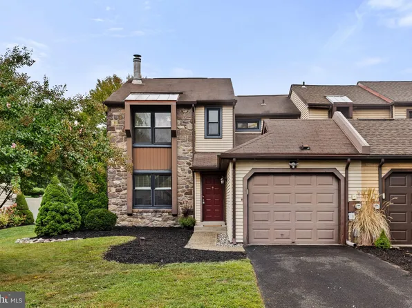 105 Hilltop Ct, Langhorne, PA 19047