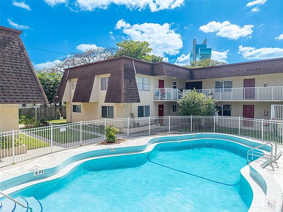 4th image of 4524 SW 54th St #501