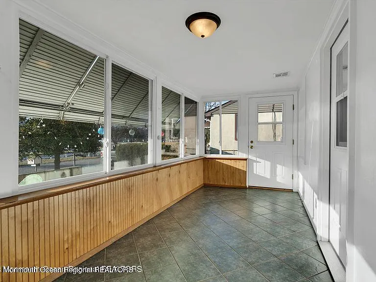 1708 Lake Dr — Photo 51