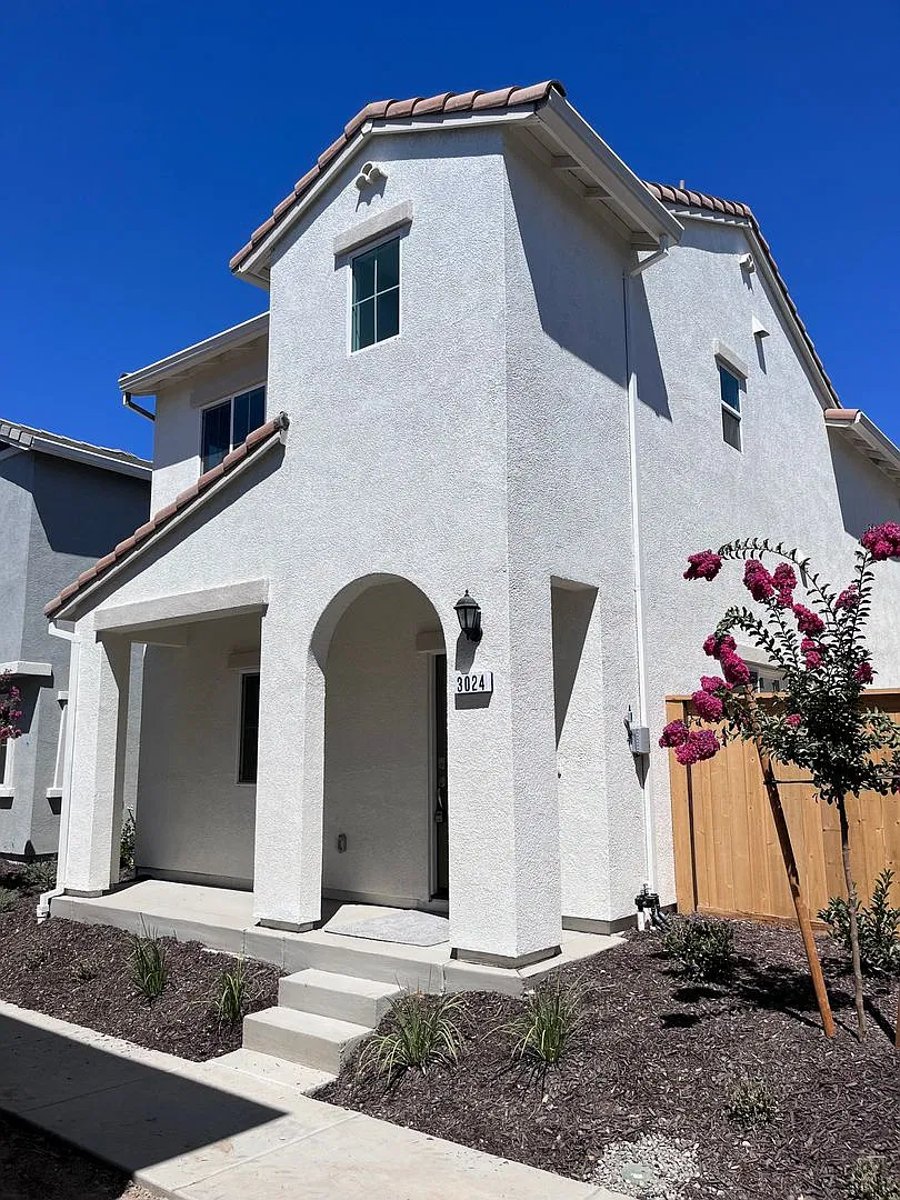 Beautiful 3-Bedroom Home In West Roseville! — Photo 1