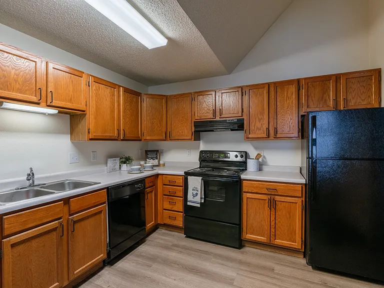 Fargo, ND Willow Park Apartments | Kitchen