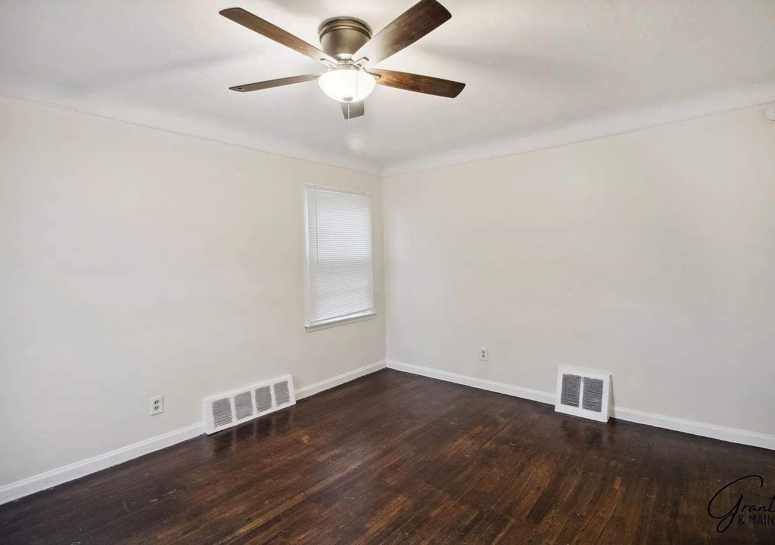 3 Bedroom Bungelow $1300/Mo — Photo 3