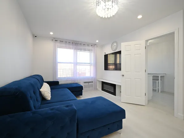 100-25 Queens Boulevard image 7 of 17