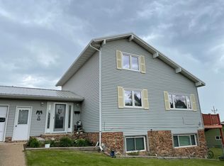 100 6th St SE, Watford City, ND 58854