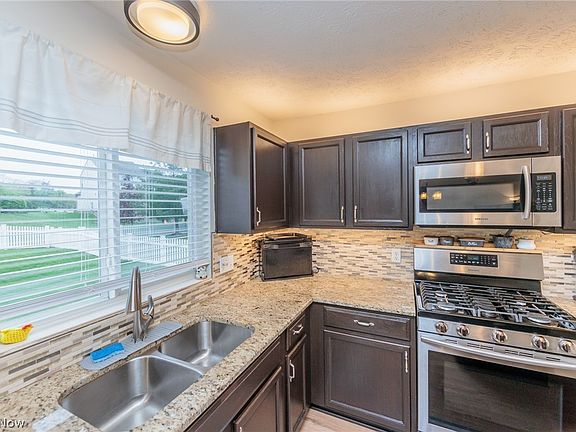 5th image of 521 Windham Ct