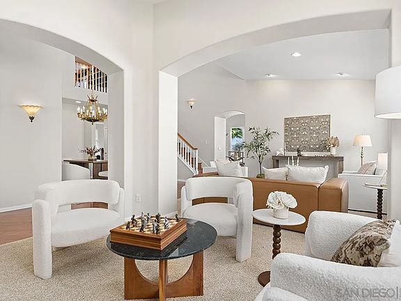 5th image of 987 Palencia Ct