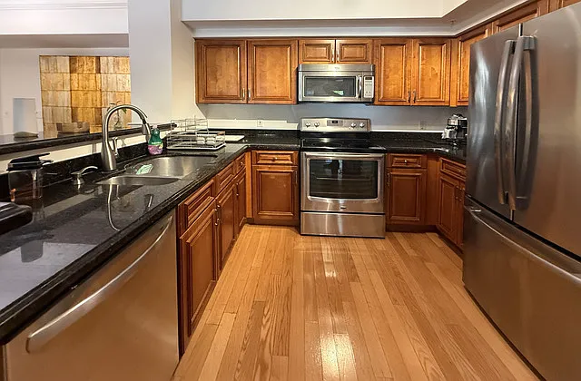 2 bed, 1121 sqft, $2,850 — Photo 2