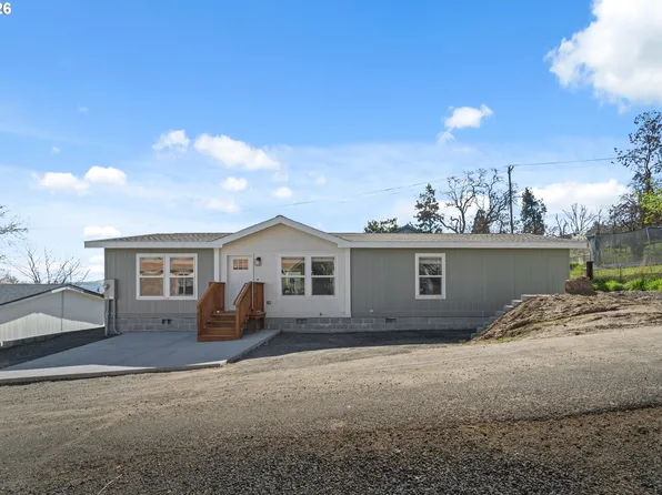 2208 W 10th St, The Dalles, OR 97058