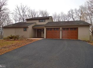 13 Shade Rd, Oley, PA 19547