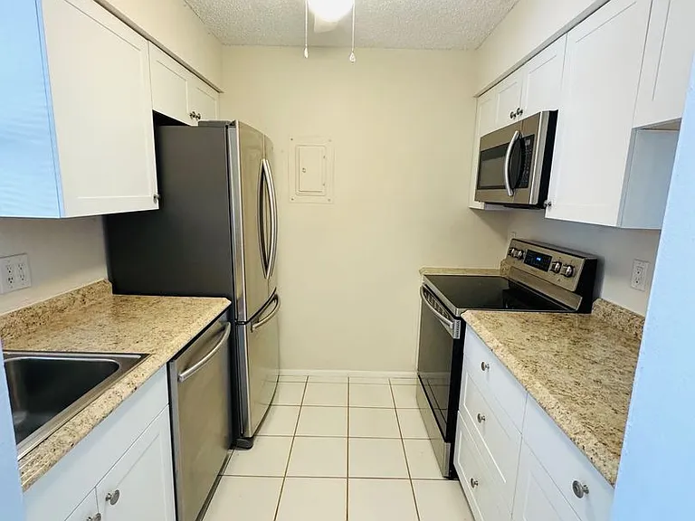 5649 Midnight Pass Rd — Photo 4