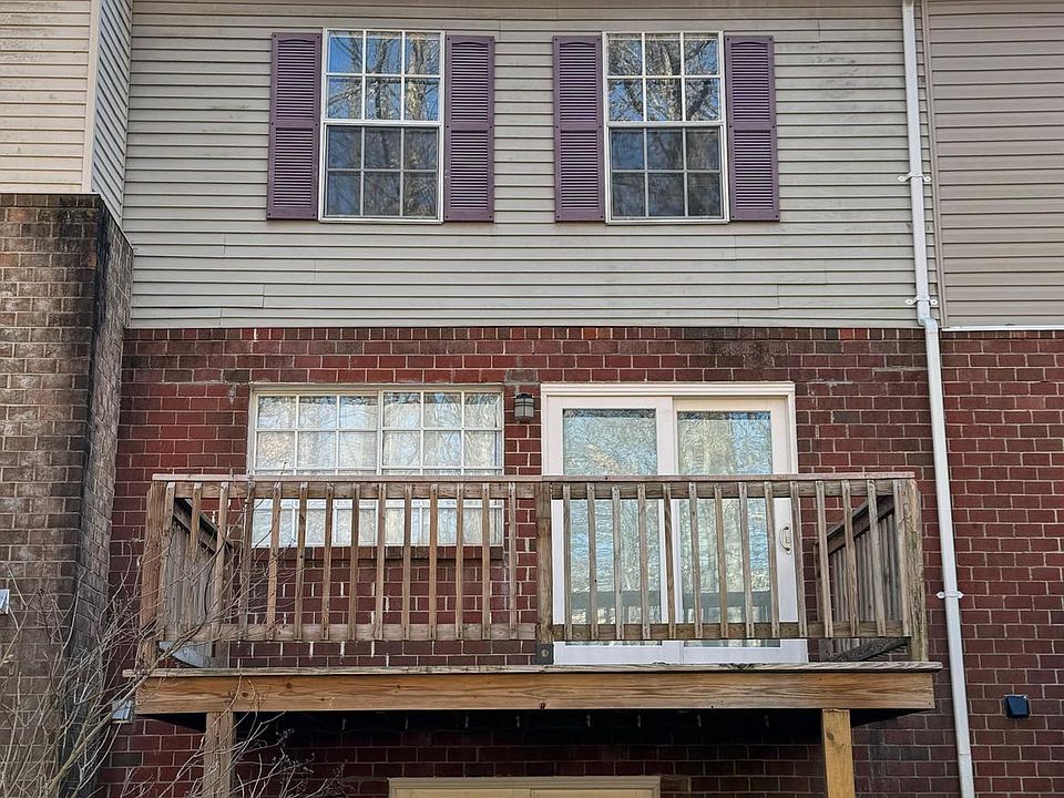 2nd image of 21 Island Run Ct