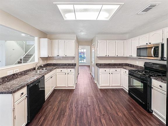 4th image of 10834 Spruce Drive