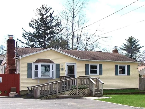 22 Hancock Street, Islandia, NY 11749