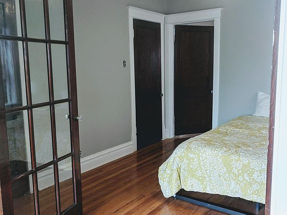 2nd image of 3942 Fairview Ave