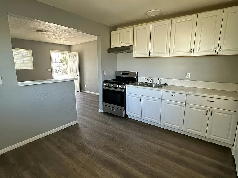 1521 E Barbour St #D — Photo 7