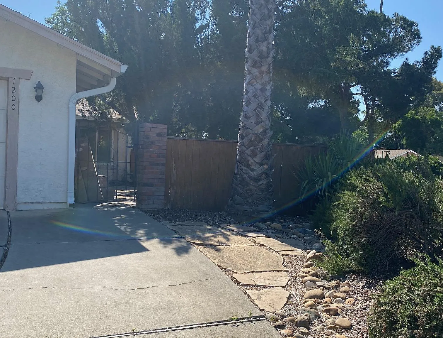 3 bed, 1.5 bath, 1062 sqft, $2,850 — Photo 3