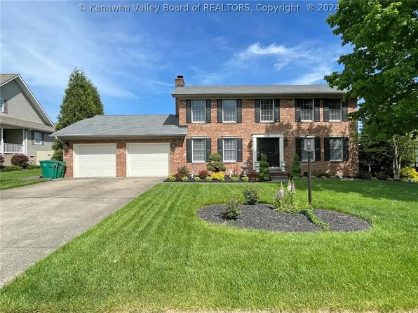 76 Willowood Cir, Hurricane, WV 25526