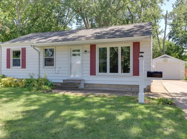 725 Dale St, Normal, IL 61761