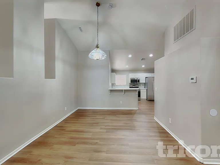 1121 Indian Hedge Dr — Photo 4
