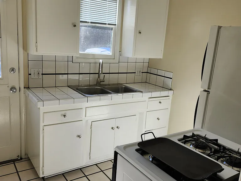 405 N Mentor Ave #2 — Photo 6
