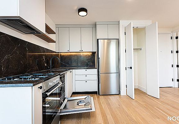 4th image of 250 Gold St #1205