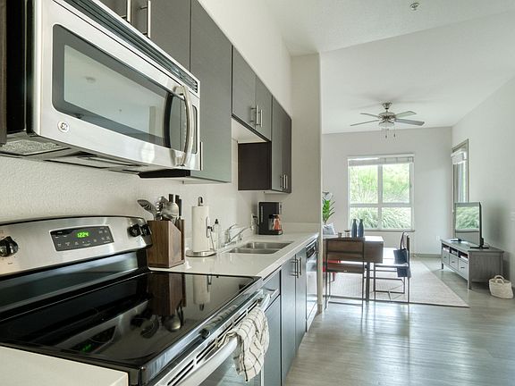 4th image of 1101 N Fair Oaks Ave #226