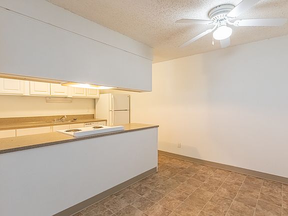 4th image of 15994 E Burnside St #0