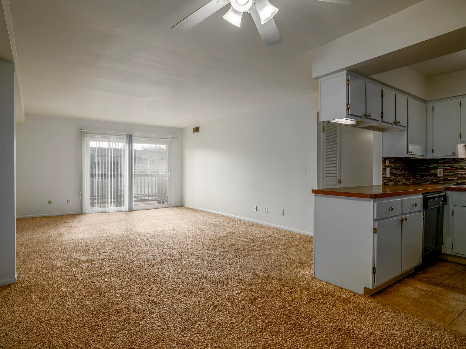 Cambridge Manor — Photo 2