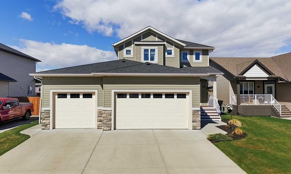 1st image of 10 E Viceroy Cres