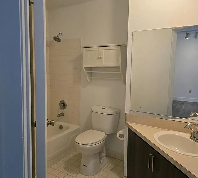 2445 SW 18th Ter #902 — Photo 3