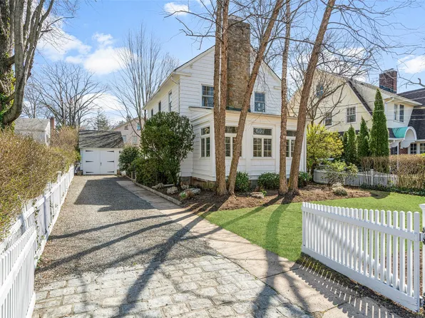 1 Parkway Street, Larchmont, NY 10538