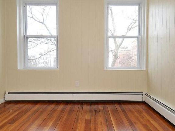 3rd image of 121 Cottage St #2