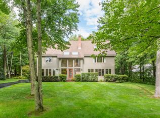 2 Friar Ln, Cumberland, ME 04021