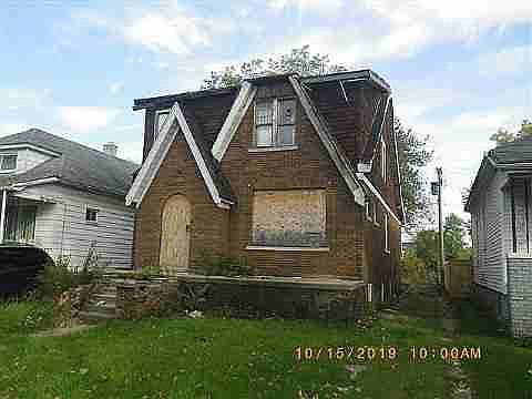 7623 E Robinwood