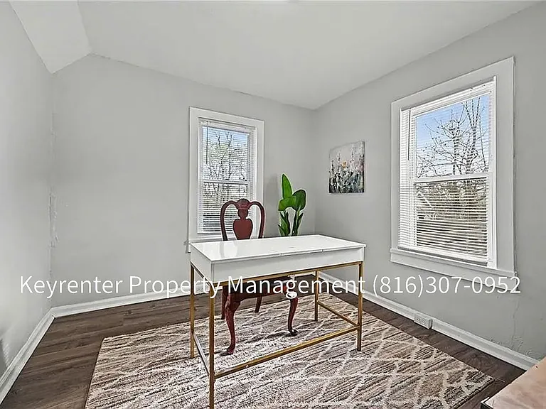 410 E Kansas Ave — Photo 14