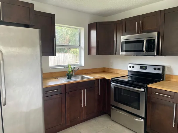 1990 SW 9th St #2, Fort Lauderdale, FL 33312