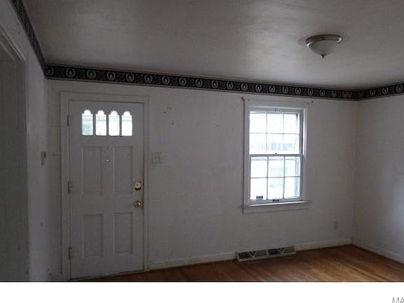 4th image of 7136 Roslyn Dr