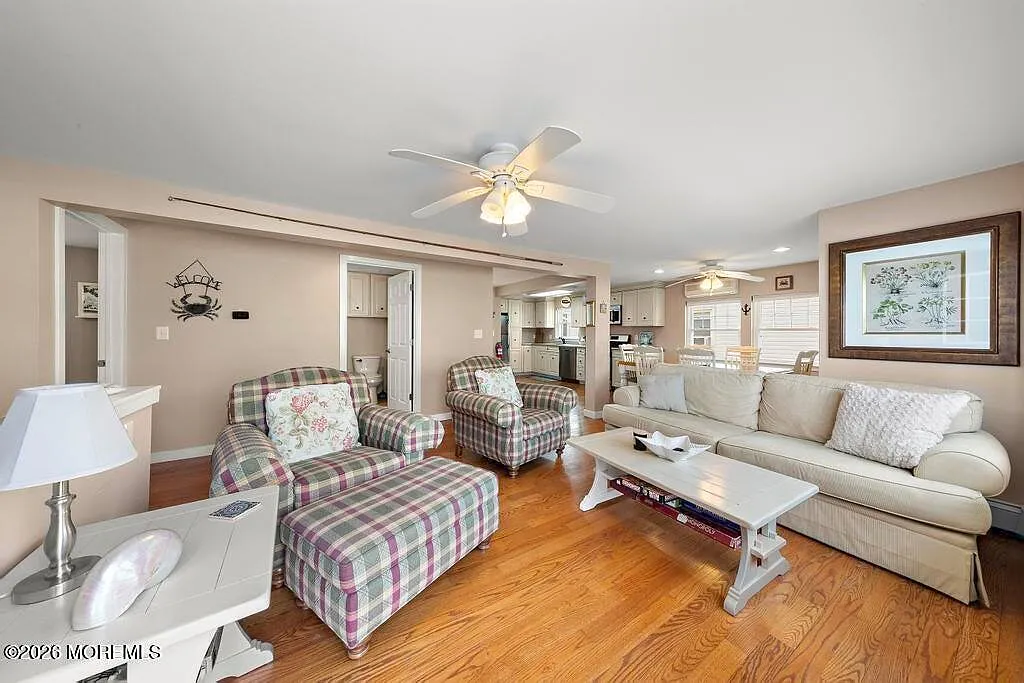 4 bed, 1294 sqft, $1,495 — Photo 3