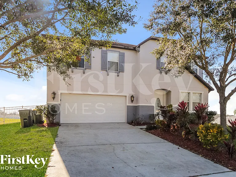 796 Lakeview Pointe Dr — Photo 2