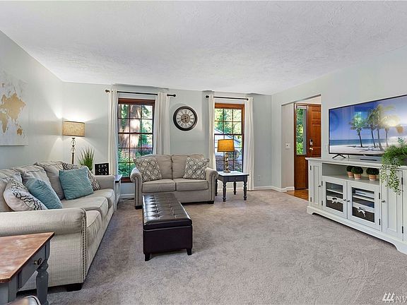 3rd image of 4745 Crisman Ct SE