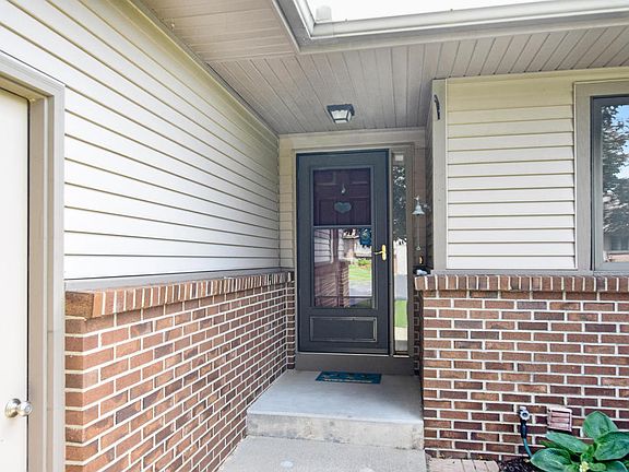 4th image of 1758 Lakeview Dr