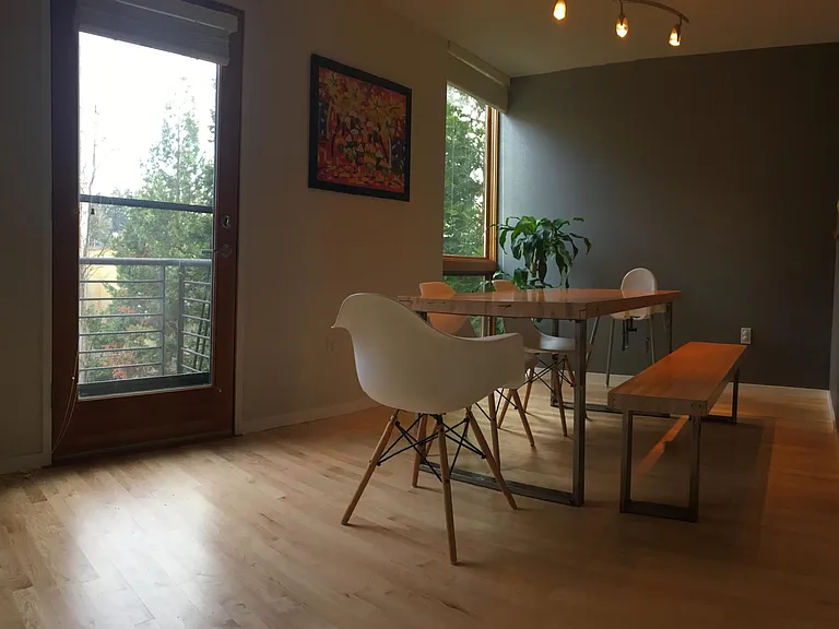 Dining room w/ furniture