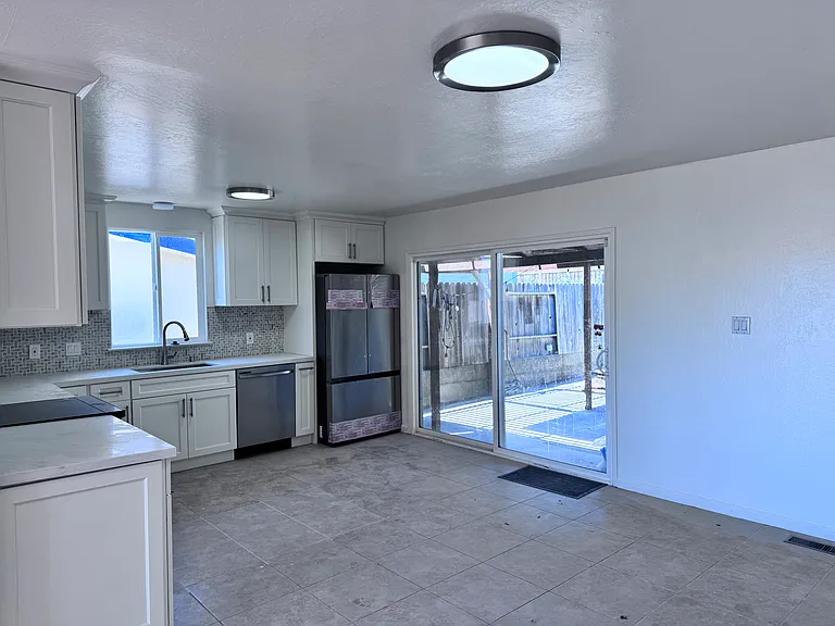 6199 Plymouth Ave — Photo 4