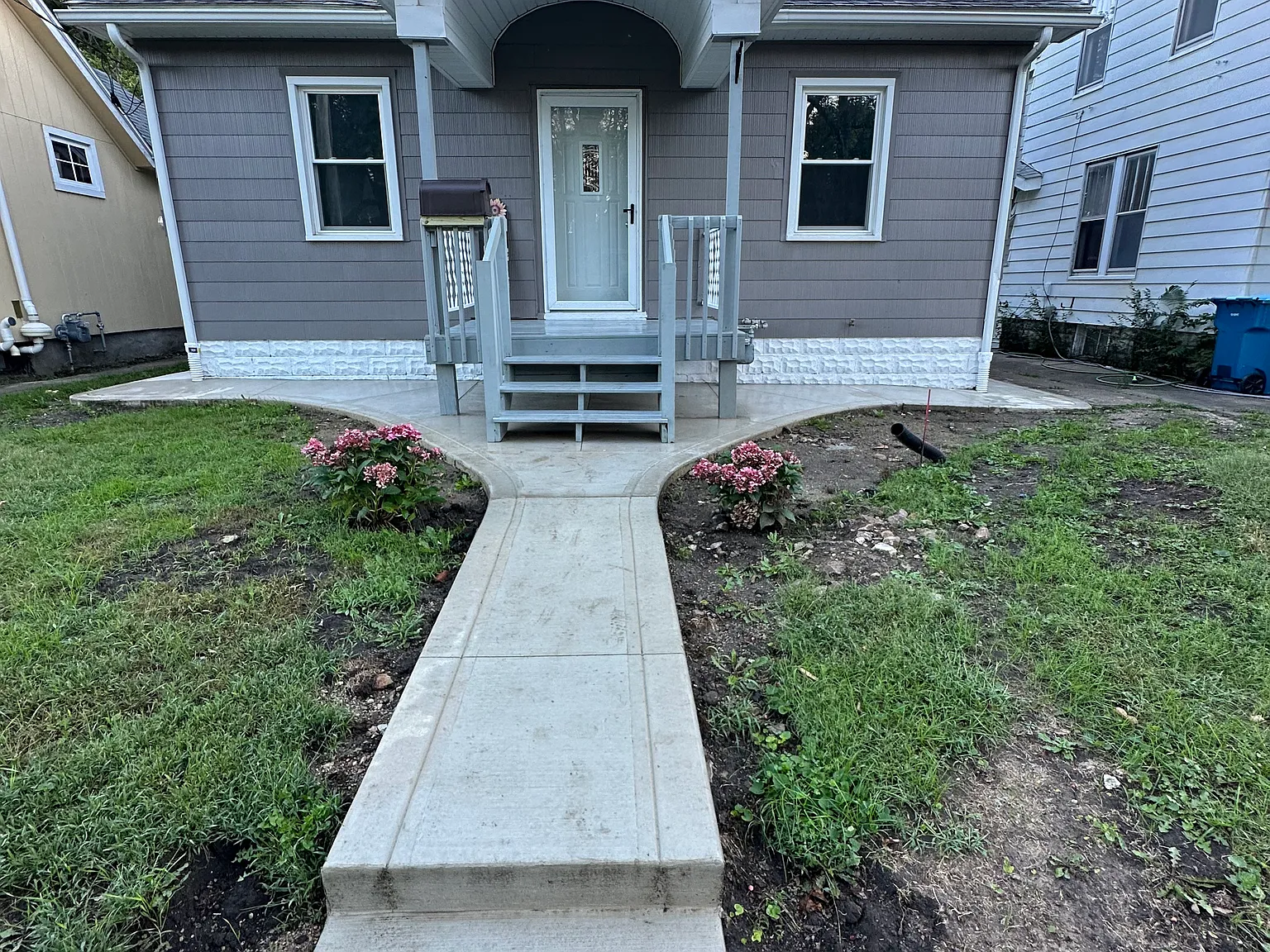 2 bed, 728 sqft, $1,200 — Photo 1