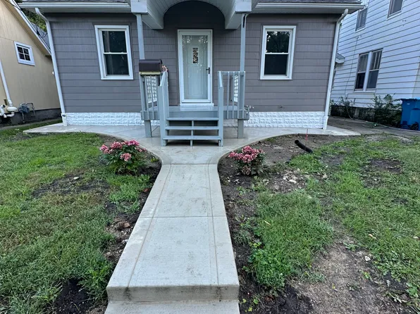 514 Pleasant St, Waterloo, IA 50702